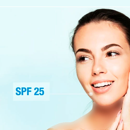 لوسیون آبرسان و ضد آفتاب SPF25 هایدرابوست نوتروژینا (2) نمای نزدیک از زنی با پوست شاداب، تأکید بر ویژگی ضد آفتاب SPF25 در لوسیون آبرسان نوتروژینا برای محافظت روزانه از پوست