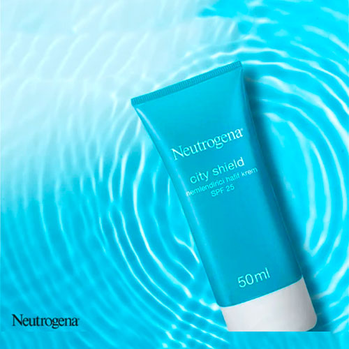 لوسیون آبرسان و ضد آفتاب SPF25 هایدرابوست نوتروژینا (3) سیتی شیلد نوتروژینا با طراحی شیک در حجم 50 میلیلیتر، روی پسزمینهای با الگوی موجهای آبی