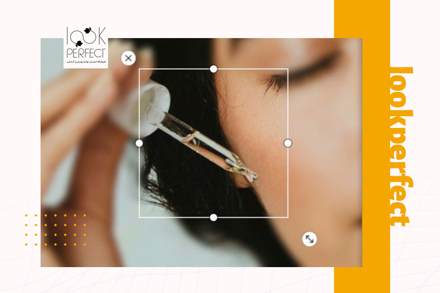 تصویر یک زن که در حال استفاده از سرم پوستی با قطرهچکان است – اهمیت محصولات مراقبتی در کنترل چربی و جلوگیری از آکنه