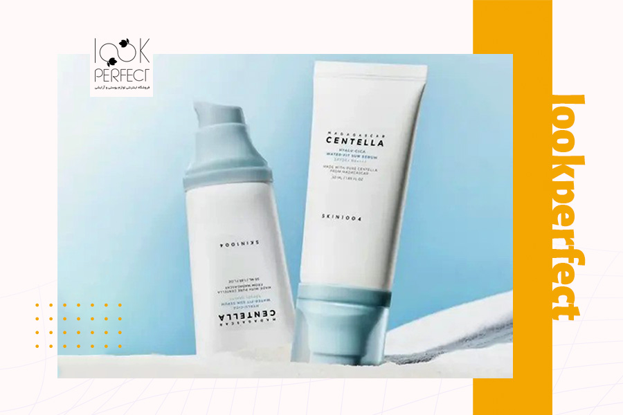 تصویر دو محصول ضدآفتاب اسکین 1004 مدل سنتلا با طراحی مینیمال و زمینه آبی روشن