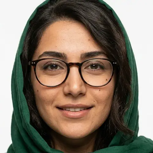 لبخند رضایت مشتری وفادار لوک پرفکت پس از استفاده از روتین درمانی پیشنهادی و کش بک وبسایت